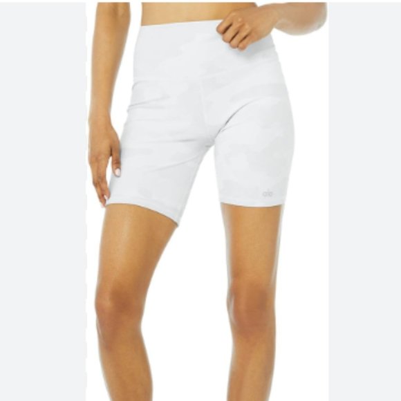 ALO Yoga Pants - ALO Yoga 7" High Waist Vapor Biker Shorts in White Camo M